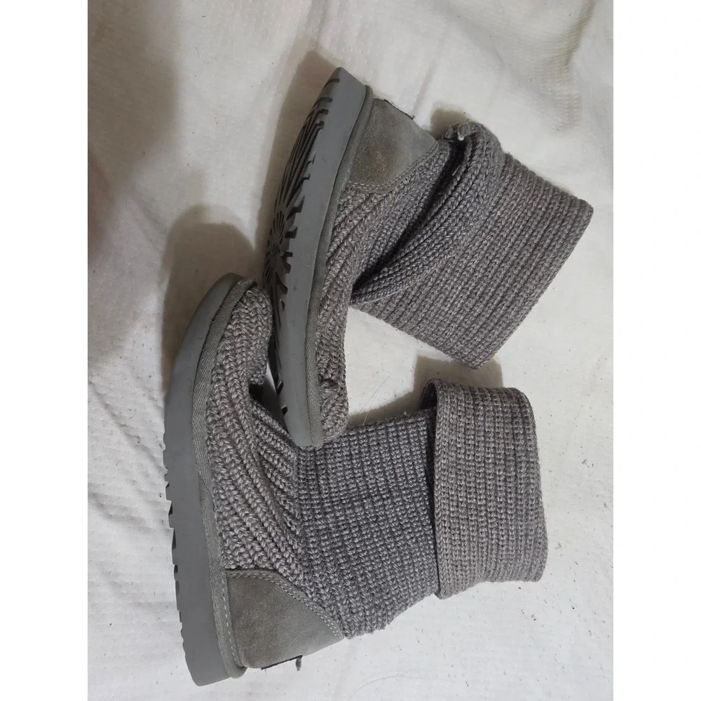 UGG Australia Isla Grey Knit Button Boots Womens 7 Mid Calf 1016555 Sweater Boot